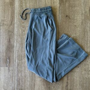 EUC Athleta Seasoft Mid Rise Straight Pants size XS